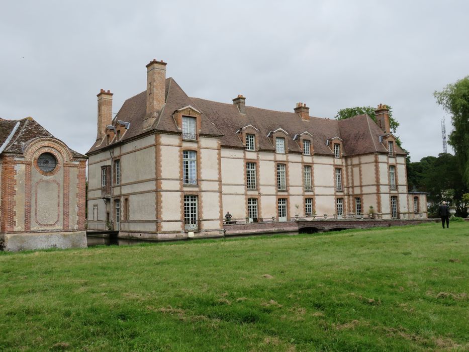 Château : Ensemble sud-est, vue générale