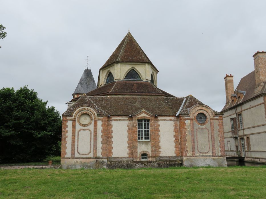 Château : Chapelle,, vue générale du chevet (orienté au sud)