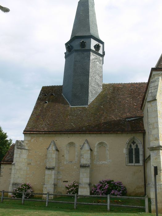 Eglise Saint-Thomas : Flanc sud, vue partielle