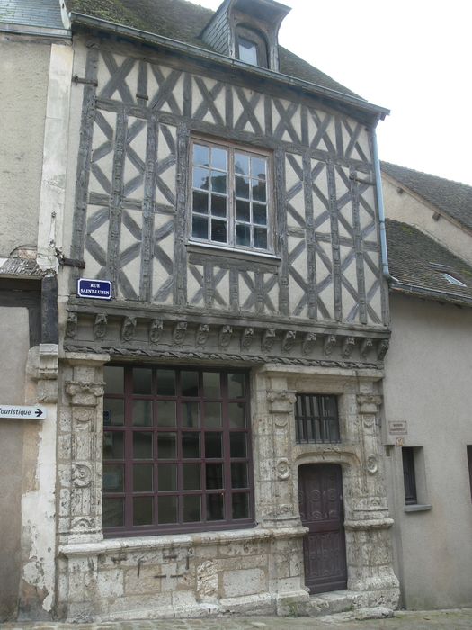 Maison du 16e siècle : façade sur rue, vue générale