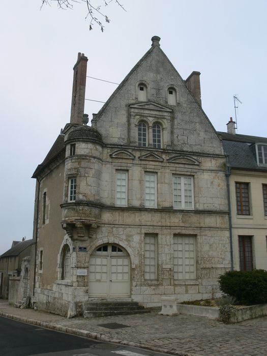 Maison du 16e siècle : Façades sur rues, vue générale