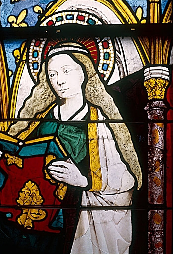 Verrière de la chapelle Jacques Coeur (baie 25) : Troisième lancette : la Vierge Marie tenant un livre.