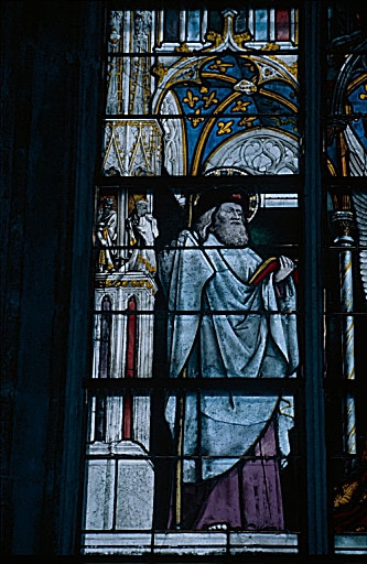 Verrière de la chapelle Jacques Coeur (baie 25) : Première lancette, saint Jacques.