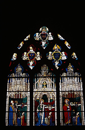 Verrière de la chapelle de Guillaume de Boisratier (baie 26) : Vue d'ensemble, trois archevêques de Bourges et leurs saints patrons.