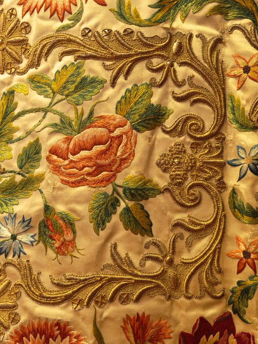 Chasuble : détail des broderies du dos