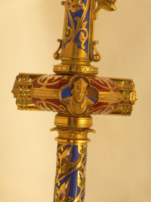 Crosse : détail du noeud - © conservation régionale des Monuments historiques Bourgogne-Franche-Comté