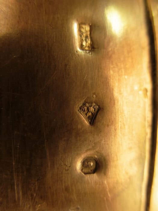 Statuette : détail des poinçons de maître et de titre