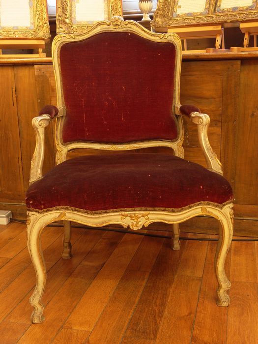 Fauteuil : vue générale - © conservation régionale des Monuments historiques Bourgogne-Franche-Comté