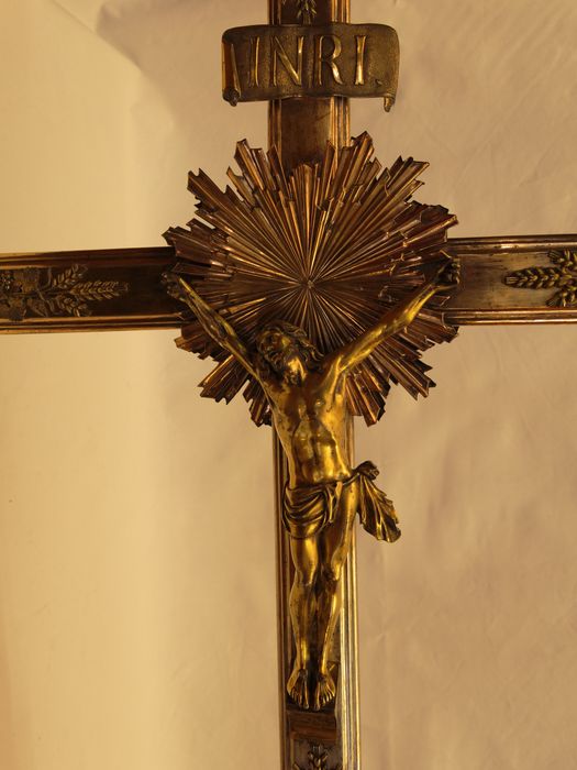 Croix de procession : vue partielle du Christ