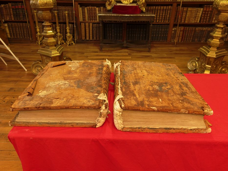 Livres : vue générale des 2 graduels - © conservation régionale des Monuments historiques Bourgogne-Franche-Comté