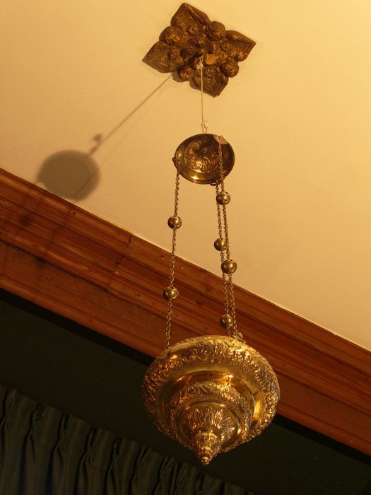 Lampe de sanctuaire : vue de dessous - © conservation régionale des Monuments historiques Bourgogne-Franche-Comté