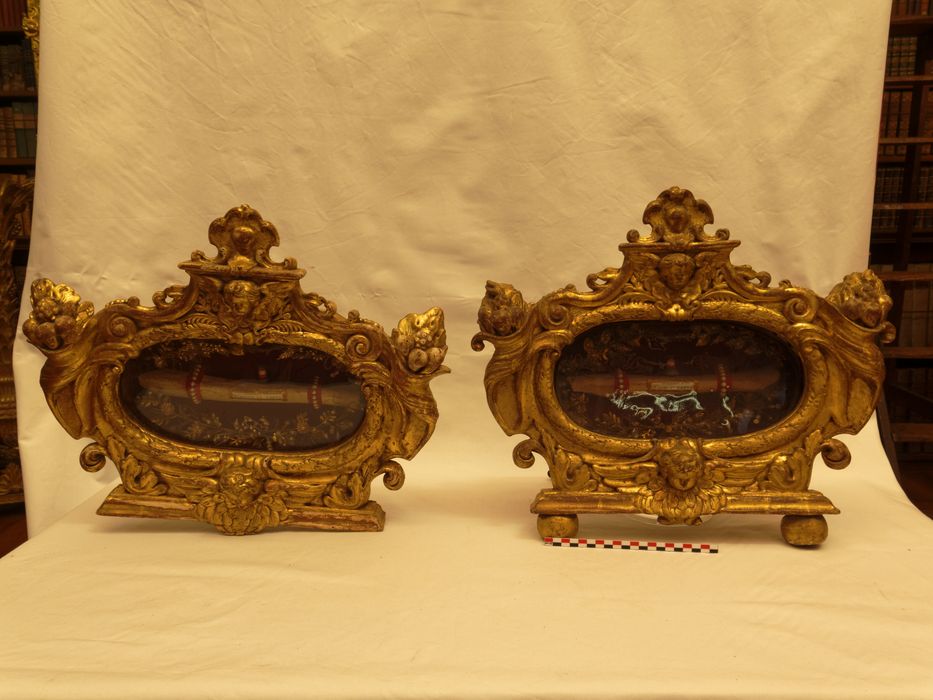 Reliquaires : vue générale des deux reliquaires