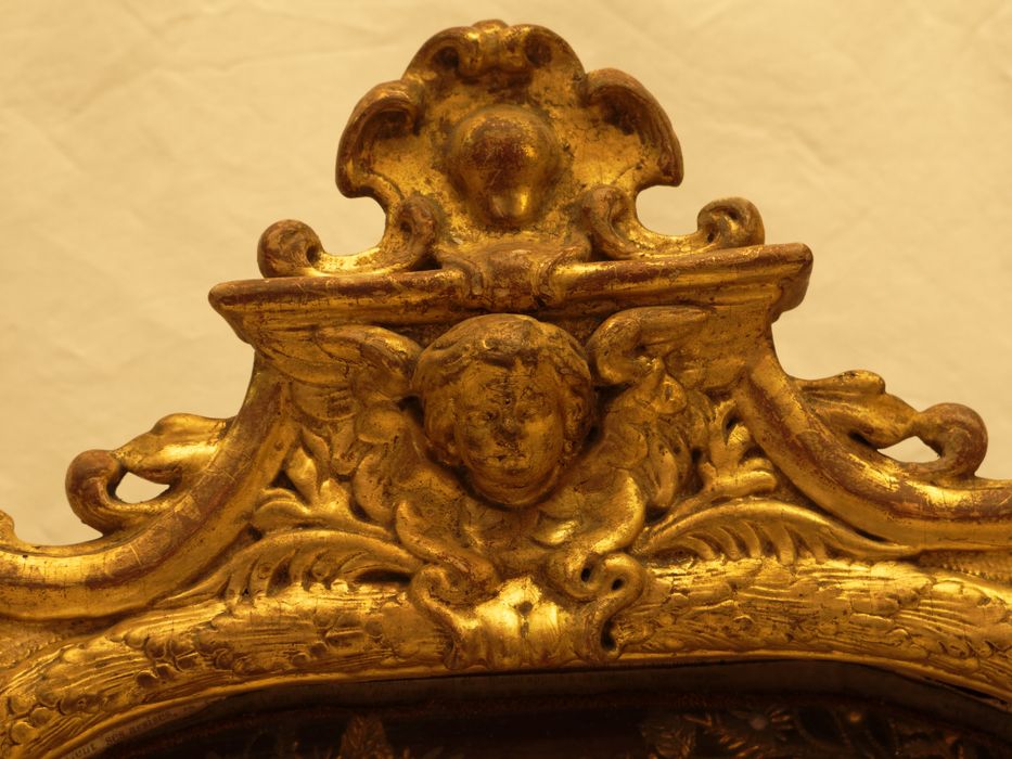 Reliquaire : vue partielle du décor supérieur du reliquaire n°2