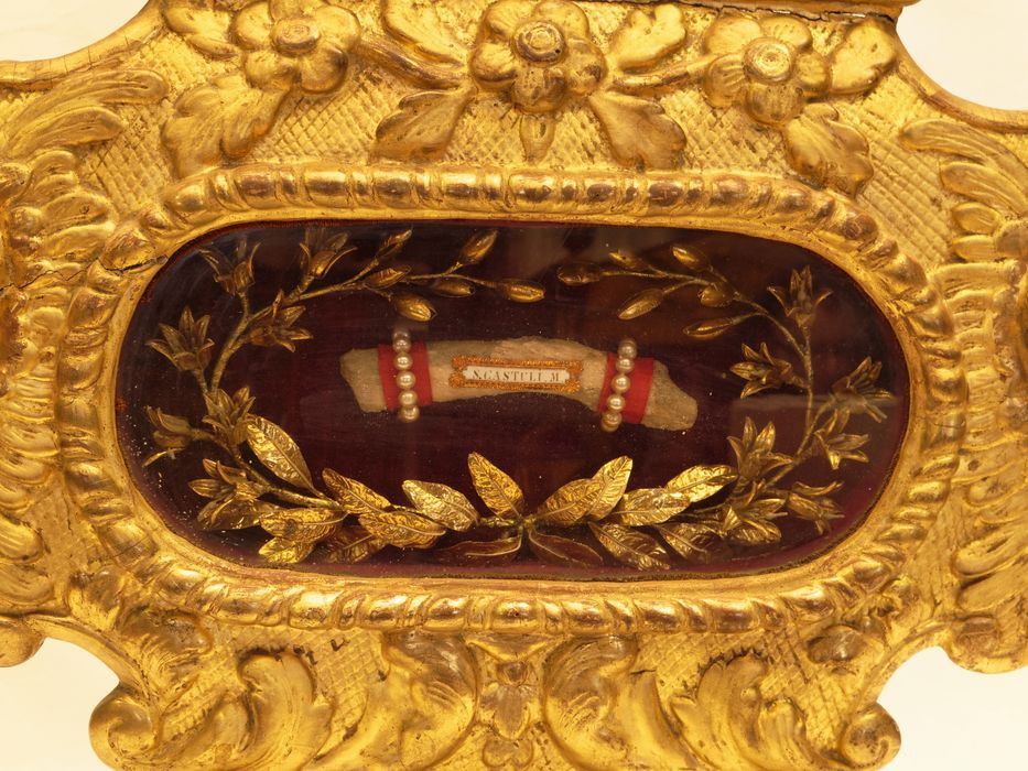 Reliquaire : vue partielle de la boîte à reliques
