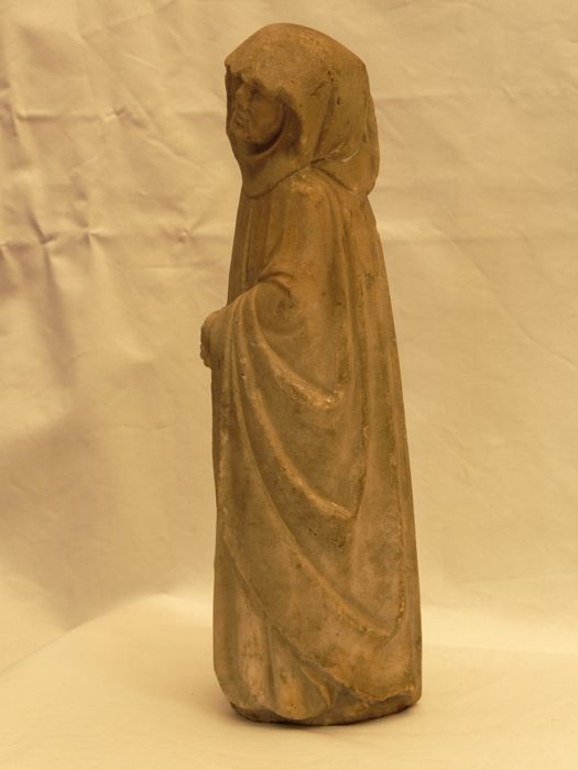 Statuette : vue latérale senestre