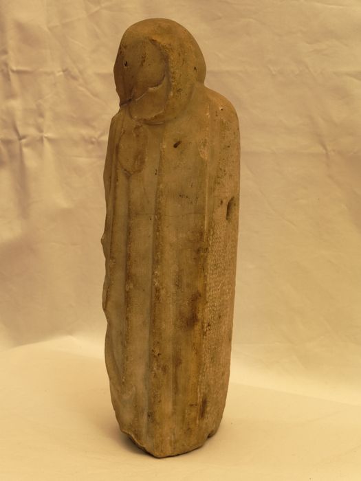 Statuette : vue de dos