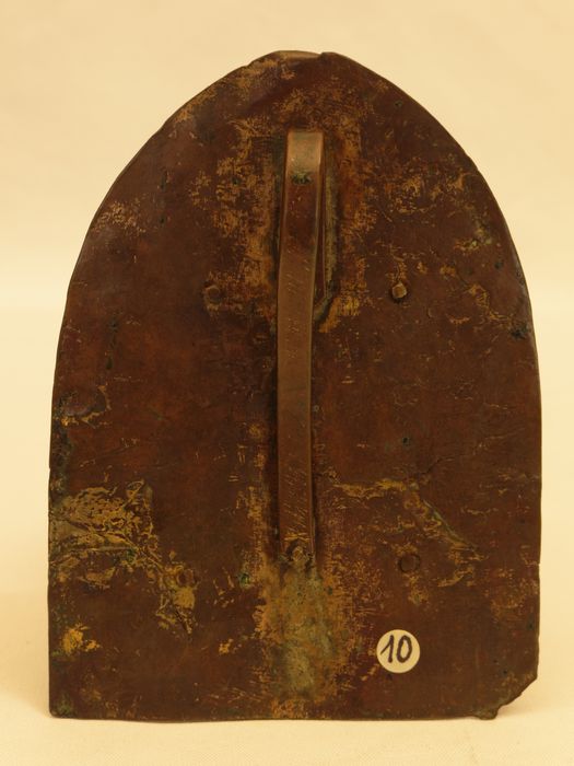 Baiser de paix : vue de dos - © conservation régionale des Monuments historiques Bourgogne-Franche-Comté