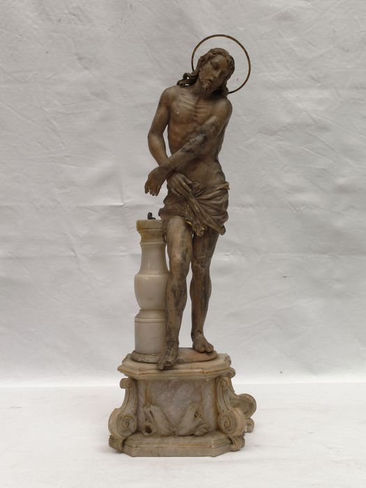 Statuette : vue générale - © conservation régionale des Monuments historiques Bourgogne-Franche-Comté