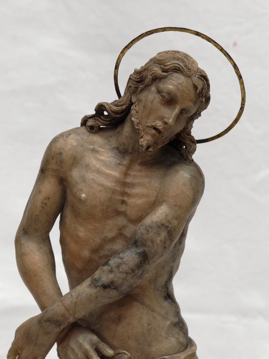 Statuette : vue du Christ à mi-corps