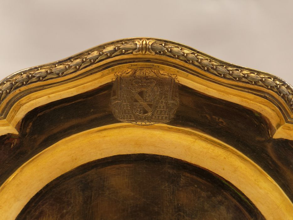 Assiette : détail du blason