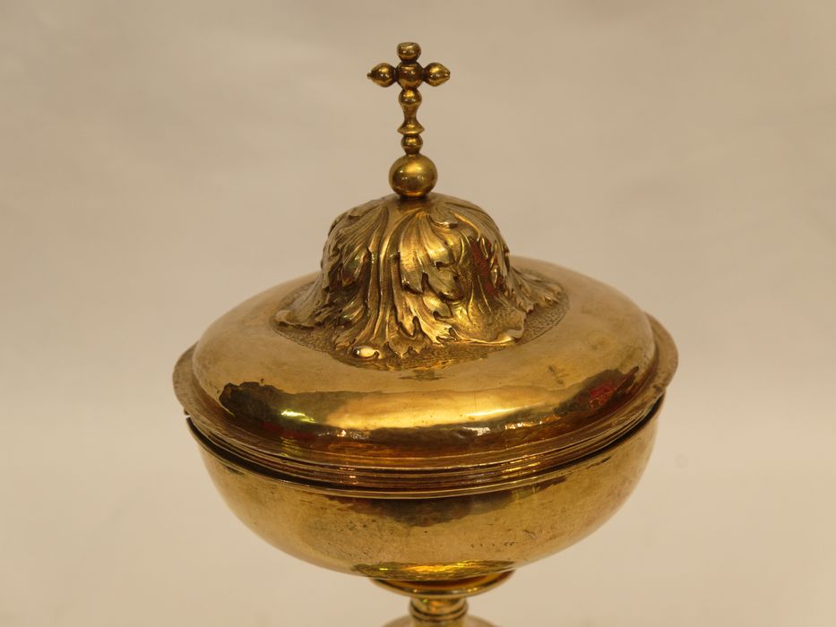 Ciboire : vue partielle de la coupe et du couvercle - © conservation régionale des Monuments historiques Bourgogne-Franche-Comté
