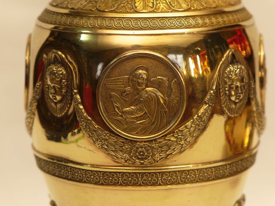 Aiguière : détail du médaillon de saint Luc