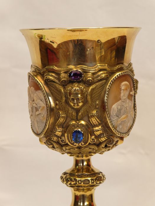 Calice : vue partielle de la coupe et d'un angelot