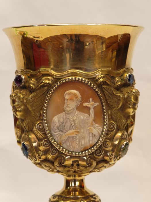 Calice : vue partielle de la coupe et du médaillon de saint François-Xavier