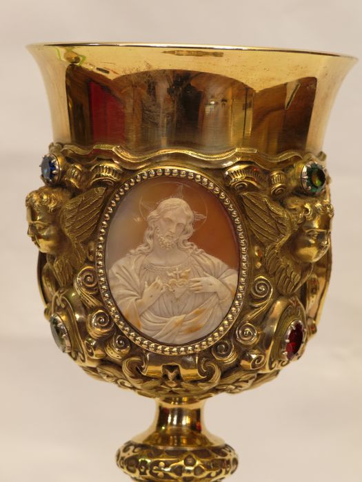 Calice : vue partielle de la coupe et du médaillon du Sacré-Coeur