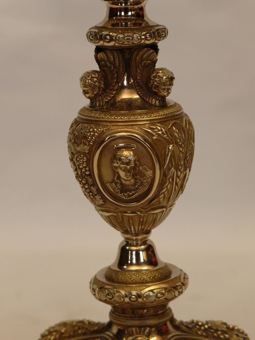Calice : vue partielle de la tige, du noeud et du médaillon de saint Jean