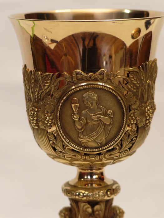 Calice : vue partielle de la coupe et du médaillon de la Foi