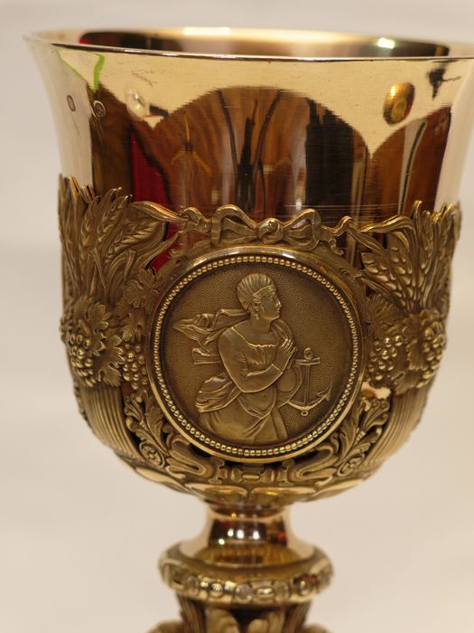 Calice : vue partielle de la coupe et du médaillon de l'Espérance