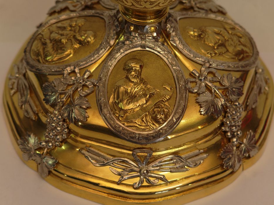 Calice : vue partielle du pied et du médaillon de saint Marc