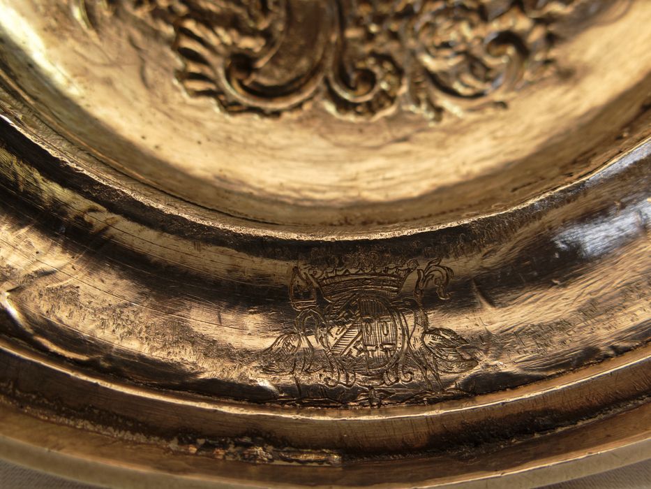 Calice : détail du blason sous le pied