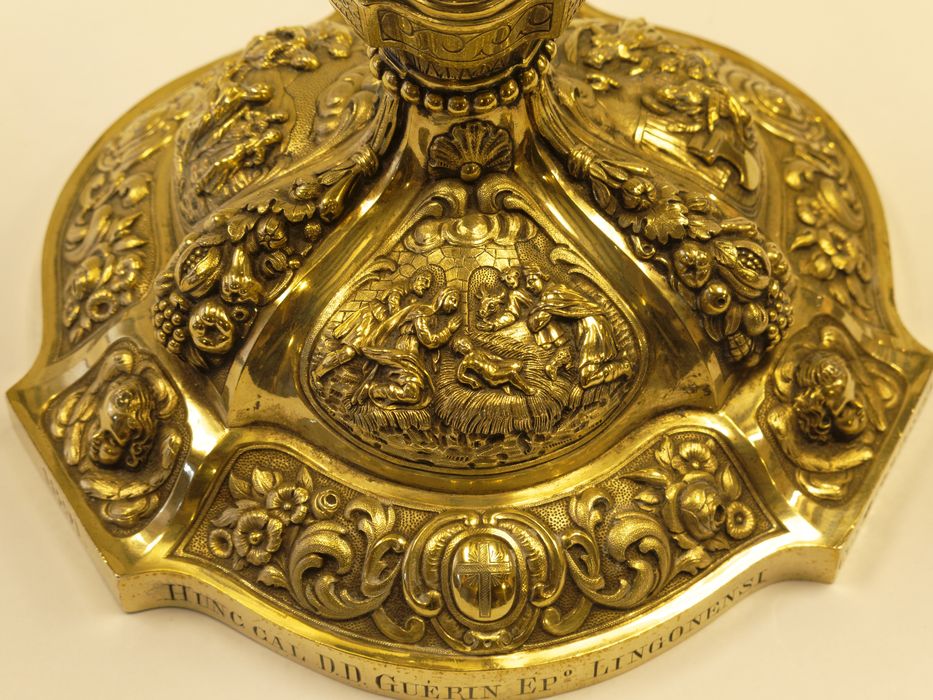 Calice : vue partielle du pied et du médaillon de la Nativité