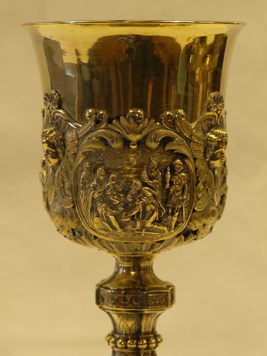 Calice : vue partielle de la coupe et du médaillon de l'Adoration des mages