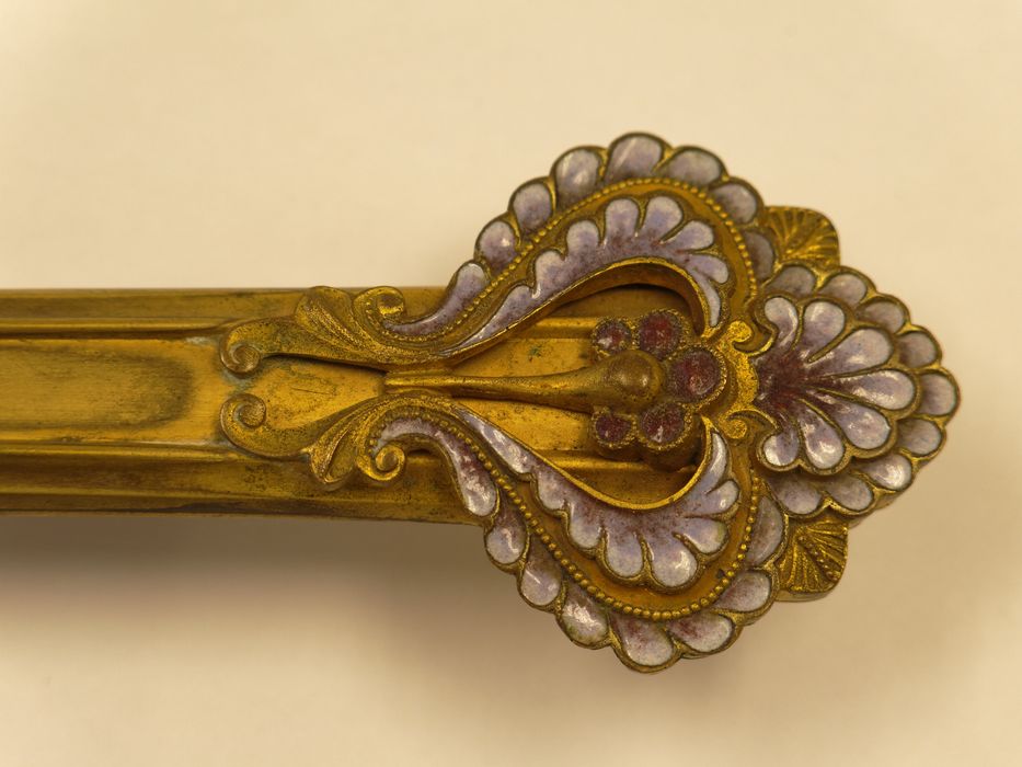 Bougeoir : détail du décor floral
