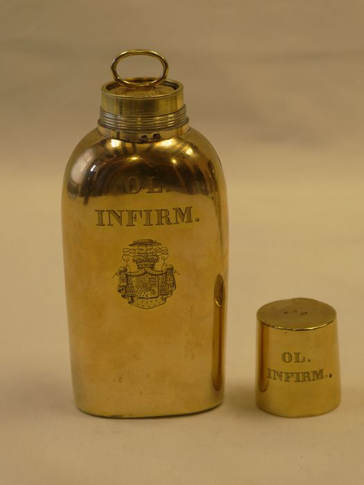 Ampoule à huile des malades : vue générale