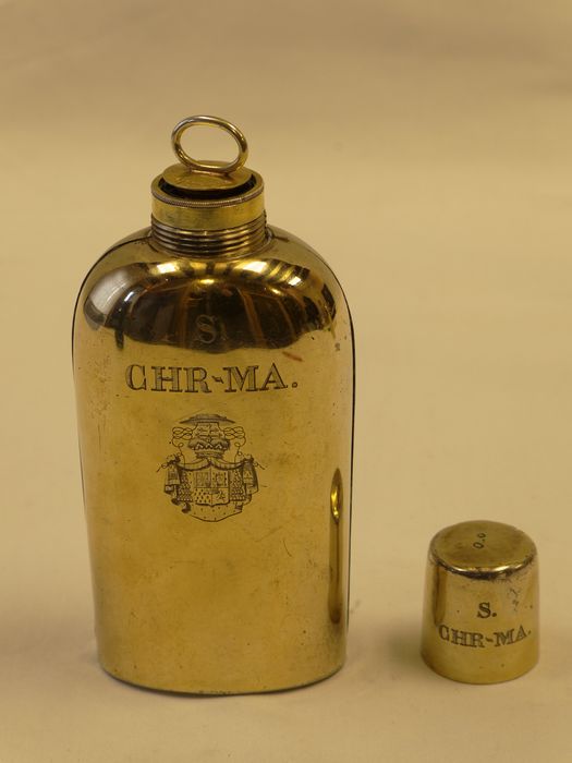 Ampoule à saint Chrême : vue générale