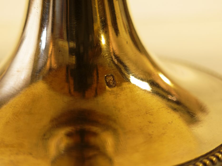 Coupe n°2 : détail du poinçon de titre