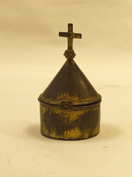 Pyxide : vue de dos - © conservation régionale des Monuments historiques Bourgogne-Franche-Comté