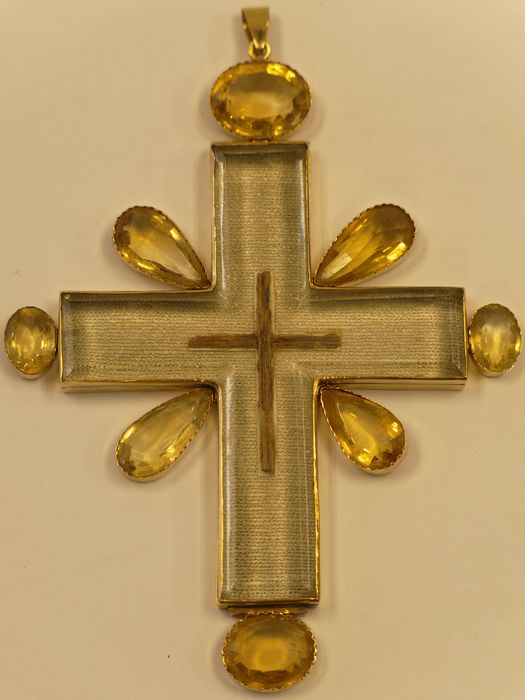 Croix pectorale : vue générale - © conservation régionale des Monuments historiques Bourgogne-Franche-Comté