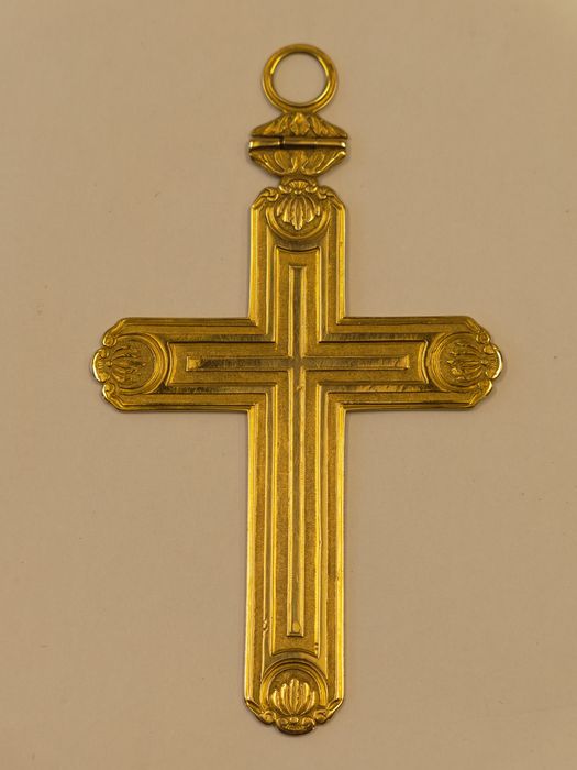 Croix pectorale : vue générale - © conservation régionale des Monuments historiques Bourgogne-Franche-Comté