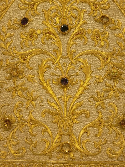 Mitre : détail du décor de la mitre de dos