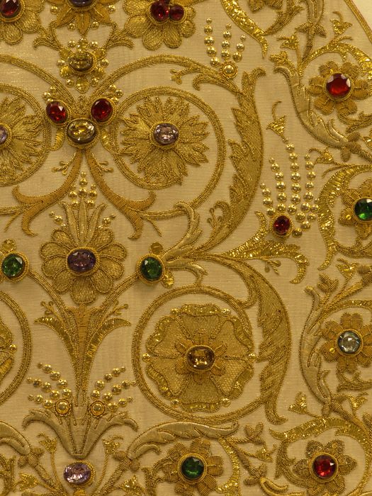 Mitre : détail du décor de la mitre de dos