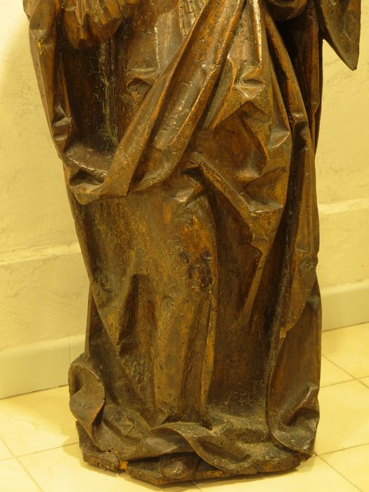 Vierge : vue de face de la moitié inférieure