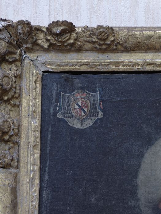 Tableau : détail du blason épiscopal