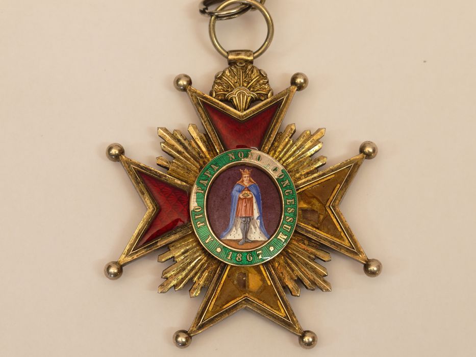 Croix pectorale : vue de la croix du côté de saint Louis - © conservation régionale des Monuments historiques Bourgogne-Franche-Comté