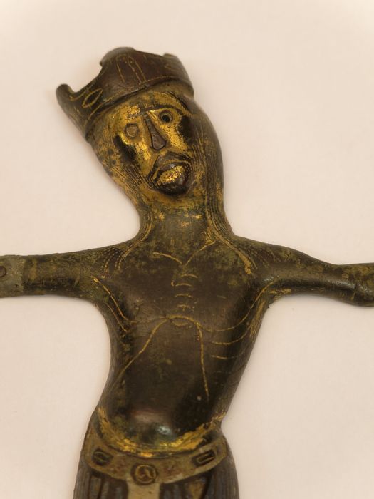 Christ : vue partielle à mi-corps - © conservation régionale des Monuments historiques Bourgogne-Franche-Comté