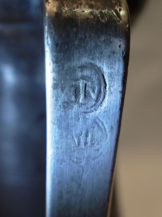 Aiguière : détail des poinçons